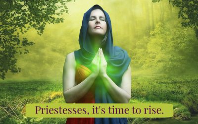 Why it’s crucial to come together & live our priestess energy now